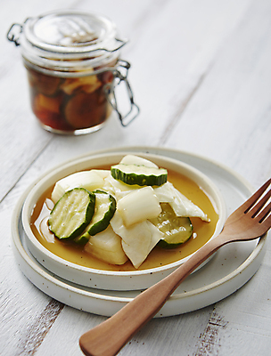 포토 JPG 포크 양파 오이 사람없음 흰배경 양배추 피클 간장 오이절임 장아찌 국내포토 식기 백그라운드 채소 흰색 양념 절임 파일형식