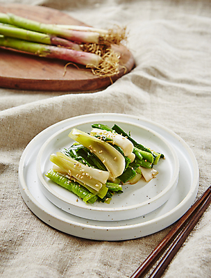 포토 JPG 반찬 사람없음 볶음 간장 깨 마늘종 풋마늘 국내포토 음식 줄기 식재료 마늘 양념 조미료 파일형식