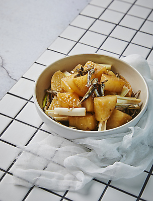 포토 JPG 반찬 사람없음 무 대파 멸치 무조림 국내포토 음식 뿌리채소 어류 파 조림 파일형식