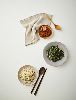 포토 JPG 반찬 수저 사람없음 상차림 흰배경 볶음 나물 무나물 무조림 취나물 국내포토 식기 음식 백그라운드 채소 흰색 조림 파일형식