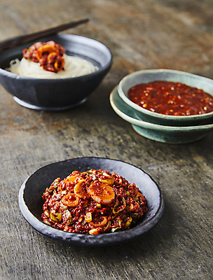 포토 JPG 사람없음 아웃포커스 양념 국수 대파 고춧가루 다진마늘 다진양념 국내포토 음식 촬영기법 면류 가루 파 파일형식