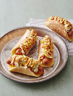 포토 JPG 디저트 실내 사람없음 핫도그 팬케이크 나무배경 팬케이크핫도그 국내포토 음식 백그라운드 패스트푸드 내부 케이크 파일형식