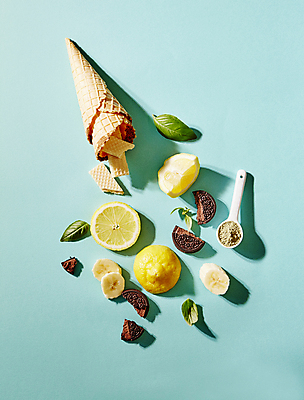 포토 JPG 디저트 바나나 실내 그림자 사람없음 하이앵글 쿠키 레몬 아이스크림콘 바질 녹차가루 민트색배경 쿠키앤크림 국내포토 음식 뷰포인트 백그라운드 과일 내부 가루 녹차 콘 민트색 파일형식