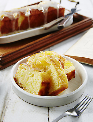 포토 JPG 접시 포크 단면 디저트 실내 사람없음 아웃포커스 슬라이스 나무쟁반 파운드케이크 나무배경 유자파운드케이크 국내포토 식기 음식 백그라운드 쟁반 촬영기법 내부 목재 케이크 파일형식