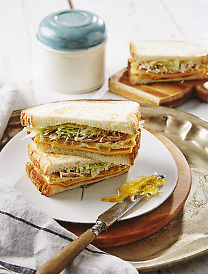 포토 JPG 단면 디저트 실내 샌드위치 사람없음 쌓기 나이프 흰배경 토스트 길거리음식 길거리토스트 국내포토 식기 음식 빵 백그라운드 모션 내부 흰색 칼 파일형식