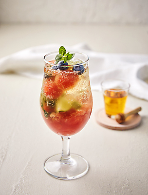 포토 JPG 디저트 실내 사람없음 아웃포커스 흰배경 냉음료 에이드 수박에이드 국내포토 음료 음식 백그라운드 촬영기법 내부 흰색 파일형식