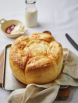 포토 JPG 빵 회색배경 디저트 쟁반 실내 사람없음 아웃포커스 식탁보 식빵 국내포토 음식 백그라운드 촬영기법 내부 회색 파일형식