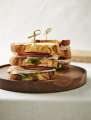 포토 JPG 회색배경 디저트 실내 사람없음 사과 나무쟁반 클럽샌드위치 국내포토 음식 백그라운드 과일 쟁반 샌드위치 내부 목재 회색 파일형식