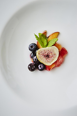 포토 JPG 접시 디저트 실내 사람없음 애피타이저 블루베리 무화과 국내포토 식기 음식 과일 내부 파일형식