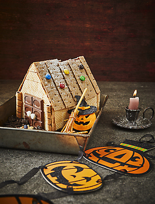 포토 JPG 촛불 디저트 실내 사람없음 과자 할로윈 빗자루 받침대 과자집 잭오랜턴 국내포토 음식 초 내부 청소도구 파일형식