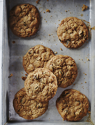 포토 JPG 디저트 쟁반 실내 사람없음 하이앵글 쿠키 여러개 건포도쿠키 부스러기 국내포토 음식 뷰포인트 다수 내부 파일형식