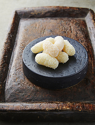 포토 JPG 한식 디저트 실내 사람없음 과자 한과 나무쟁반 국내포토 음식 쟁반 내부 목재 전통음식 파일형식