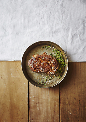 포토 JPG 실내 스테이크 사람없음 하이앵글 소고기 천 등심 나무배경 국내포토 뷰포인트 백그라운드 서양음식 육류 내부 직물 파일형식