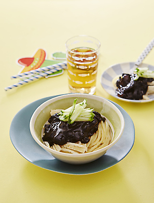 포토 JPG 실내 사람없음 아웃포커스 중식 차 짜장면 노란배경 국내포토 음료 음식 백그라운드 촬영기법 내부 노란색 파일형식