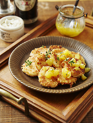 포토 JPG 실내 사람없음 아웃포커스 튀김 커틀릿 파인애플 나무쟁반 생선튀김 나무배경 국내포토 음식 백그라운드 과일 쟁반 촬영기법 내부 목재 열대과일 파일형식