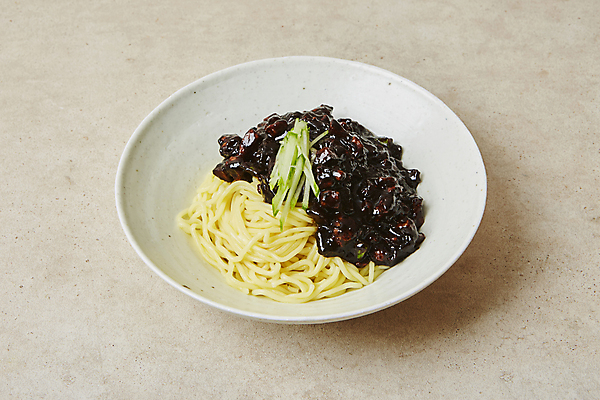 포토 JPG 그릇 실내 사람없음 중식 면류 짜장면 베이지색배경 국내포토 식기 음식 백그라운드 내부 베이지색 파일형식