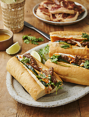 포토 JPG 실내 샌드위치 사람없음 아웃포커스 베트남음식 반미 나무배경 국내포토 음식 백그라운드 촬영기법 내부 파일형식