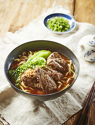 포토 JPG 실내 사람없음 아웃포커스 중식 천 나무배경 우육면 국내포토 음식 백그라운드 촬영기법 내부 직물 파일형식