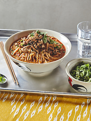 포토 JPG 젓가락 쟁반 실내 사람없음 중식 물컵 탄탄면 국내포토 음식 수저 내부 컵 파일형식