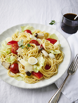 포토 JPG 포크 실내 사람없음 샐러드 소스 흰배경 건강식 파스타샐러드 국내포토 식기 음식 백그라운드 내부 흰색 양념 파일형식