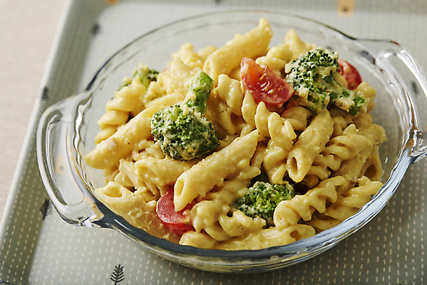 포토 JPG 쟁반 파스타 실내 사람없음 샐러드 유리그릇 파스타샐러드 펜네 푸질리 국내포토 그릇 음식 식재료 유리 서양음식 내부 파일형식