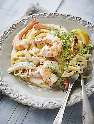 포토 JPG 새우 파스타 서양음식 실내 스파게티 사람없음 크림스파게티 딜 나무배경 크림파스타 국내포토 음식 백그라운드 갑각류 내부 파일형식