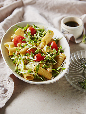 포토 JPG 회색배경 파스타 실내 사람없음 아웃포커스 샐러드 오리엔탈 천 리가토니 파스타샐러드 국내포토 음식 백그라운드 서양음식 촬영기법 내부 회색 직물 파일형식