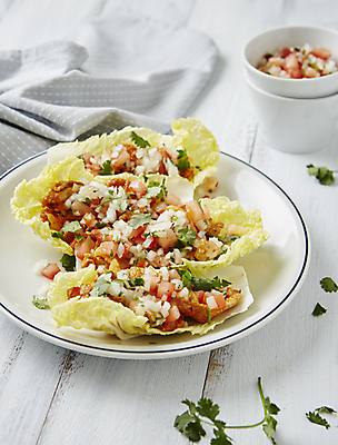 포토 JPG 실내 사람없음 식탁보 멕시코음식 타코 살사소스 나무배경 알배추 국내포토 백그라운드 서양음식 내부 소스_음식 배추 파일형식