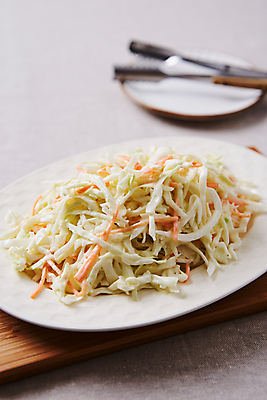 포토 JPG 회색배경 실내 사람없음 아웃포커스 샐러드 양배추 양배추샐러드 국내포토 음식 백그라운드 채소 촬영기법 내부 회색 파일형식