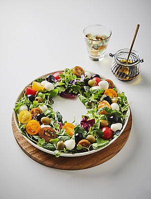 포토 JPG 회색배경 실내 사람없음 샐러드 건강식 발사믹소스 어린잎 보코치니 국내포토 음식 백그라운드 잎 치즈 내부 회색 소스_음식 파일형식