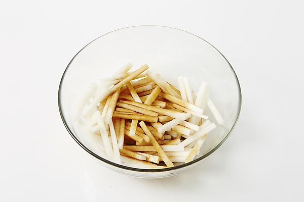 포토 JPG 식재료 실내 사람없음 양념 무 흰배경 간장 요리중 국내포토 백그라운드 모션 뿌리채소 내부 흰색 파일형식