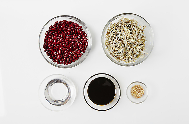 포토 JPG 식재료 실내 사람없음 하이앵글 흰배경 간장 깨 팥 멸치 물엿 국내포토 뷰포인트 백그라운드 어류 내부 흰색 양념 조미료 파일형식