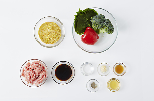 포토 JPG 식재료 피망 실내 돼지고기 사람없음 하이앵글 브로콜리 설탕 깻잎 간장 후추 다진고기 다진마늘 조 참기름 맛술 국내포토 뷰포인트 채소 곡류 육류 내부 양념 기름_음식 향신료 파일형식