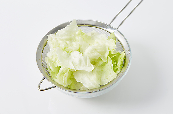 포토 JPG 채소 식재료 실내 사람없음 채망 양상추 흰배경 샐러드채소 국내포토 백그라운드 주방용품 내부 흰색 파일형식