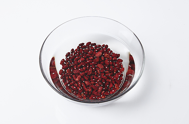 포토 JPG 식재료 콩 실내 사람없음 물 흰배경 담기 팥 붉은팥 국내포토 자연요소 백그라운드 모션 곡류 내부 흰색 파일형식