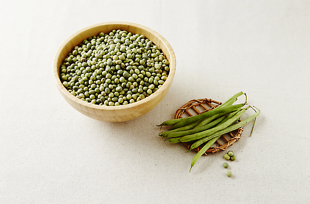 포토 JPG 식재료 콩 실내 사람없음 흰배경 담기 풋콩 국내포토 백그라운드 모션 곡류 내부 흰색 파일형식
