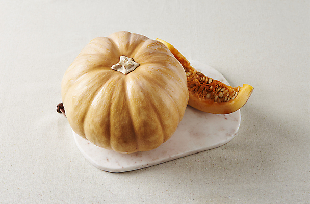 포토 JPG 식재료 회색배경 호박 도마 실내 사람없음 늙은호박 국내포토 백그라운드 채소 주방용품 내부 회색 파일형식