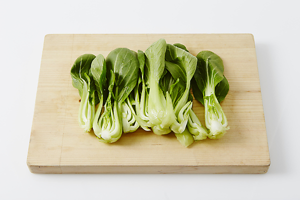 포토 JPG 채소 식재료 실내 사람없음 흰배경 청경채 나무도마 쌈채소 국내포토 백그라운드 도마 내부 목재 흰색 파일형식