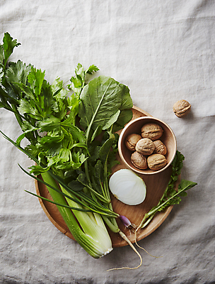포토 JPG 식재료 회색배경 양파 실내 사람없음 하이앵글 호두 샐러리 쪽파 열무 국내포토 뷰포인트 백그라운드 채소 내부 회색 견과류 무 파 파일형식