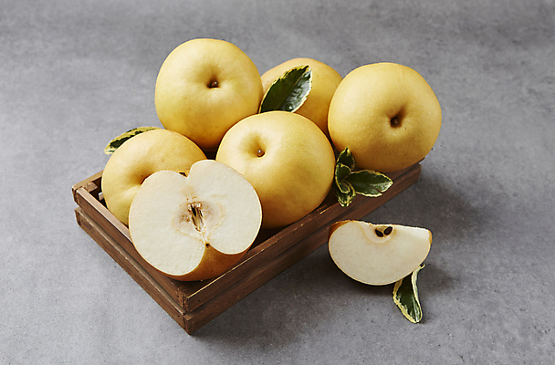 포토 JPG 과일 식재료 회색배경 실내 사람없음 배 나무쟁반 국내포토 백그라운드 쟁반 내부 목재 회색 파일형식