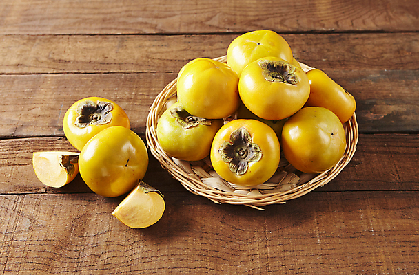 포토 JPG 과일 식재료 실내 감 사람없음 바구니 단감 나무배경 국내포토 백그라운드 내부 파일형식