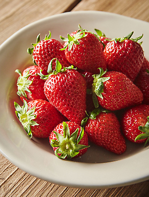 포토 백그라운드 과일 모션 내부 파일형식 나무배경 담기 딸기 JPG 식재료 실내 사람없음 국내포토