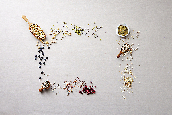 포토 JPG 식재료 회색배경 콩 실내 사람없음 하이앵글 검은콩 녹두 들깨 메주콩 수수 플랫레이 흑보리 국내포토 뷰포인트 백그라운드 곡류 내부 회색 플랫 보리 깨 파일형식