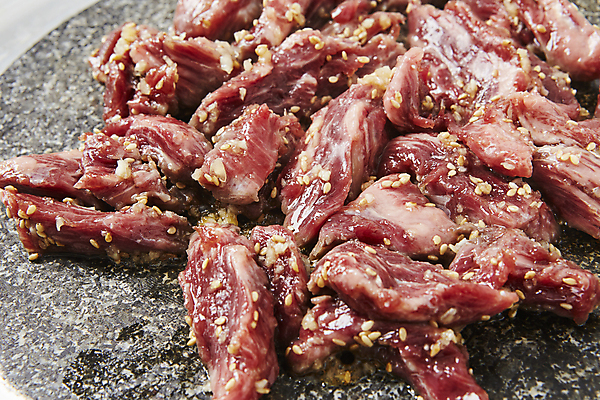 포토 JPG 실내 육류 근접촬영 사람없음 소고기 양념 날것 양념고기 제비추리 국내포토 뷰포인트 식재료 내부 파일형식