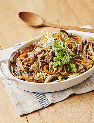 포토 JPG 실내 사람없음 소고기 쑥갓 불고기 당면 소불고기 나무배경 국내포토 한식 백그라운드 채소 육류 내부 파일형식