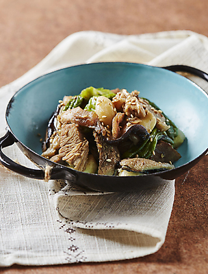 포토 JPG 반찬 실내 사람없음 아웃포커스 소고기 장조림 꽈리고추 쇠고기장조림 나무배경 국내포토 음식 백그라운드 고추 촬영기법 육류 내부 조림 파일형식