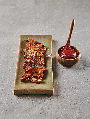포토 JPG 회색배경 실내 돼지고기 사람없음 고추장 매움 고추장불고기 고추장삼겹살구이 양념구이 목심 국내포토 한식 백그라운드 육류 내부 회색 양념 맛 구이 불고기 파일형식
