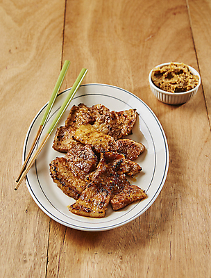 포토 JPG 실내 돼지고기 사람없음 된장 구이 양념구이 목심 나무배경 국내포토 음식 백그라운드 육류 내부 양념 파일형식