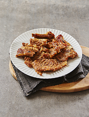 포토 JPG 회색배경 실내 돼지고기 사람없음 양념 구이 간장 양념갈비 갈비구이 돼지갈비 국내포토 음식 백그라운드 육류 내부 회색 갈비 파일형식