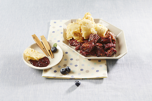 포토 JPG 실내 돼지고기 사람없음 튀김 블루베리 고기구이 콩포트 퓨레 국내포토 음식 과일 디저트 육류 내부 구이 파일형식